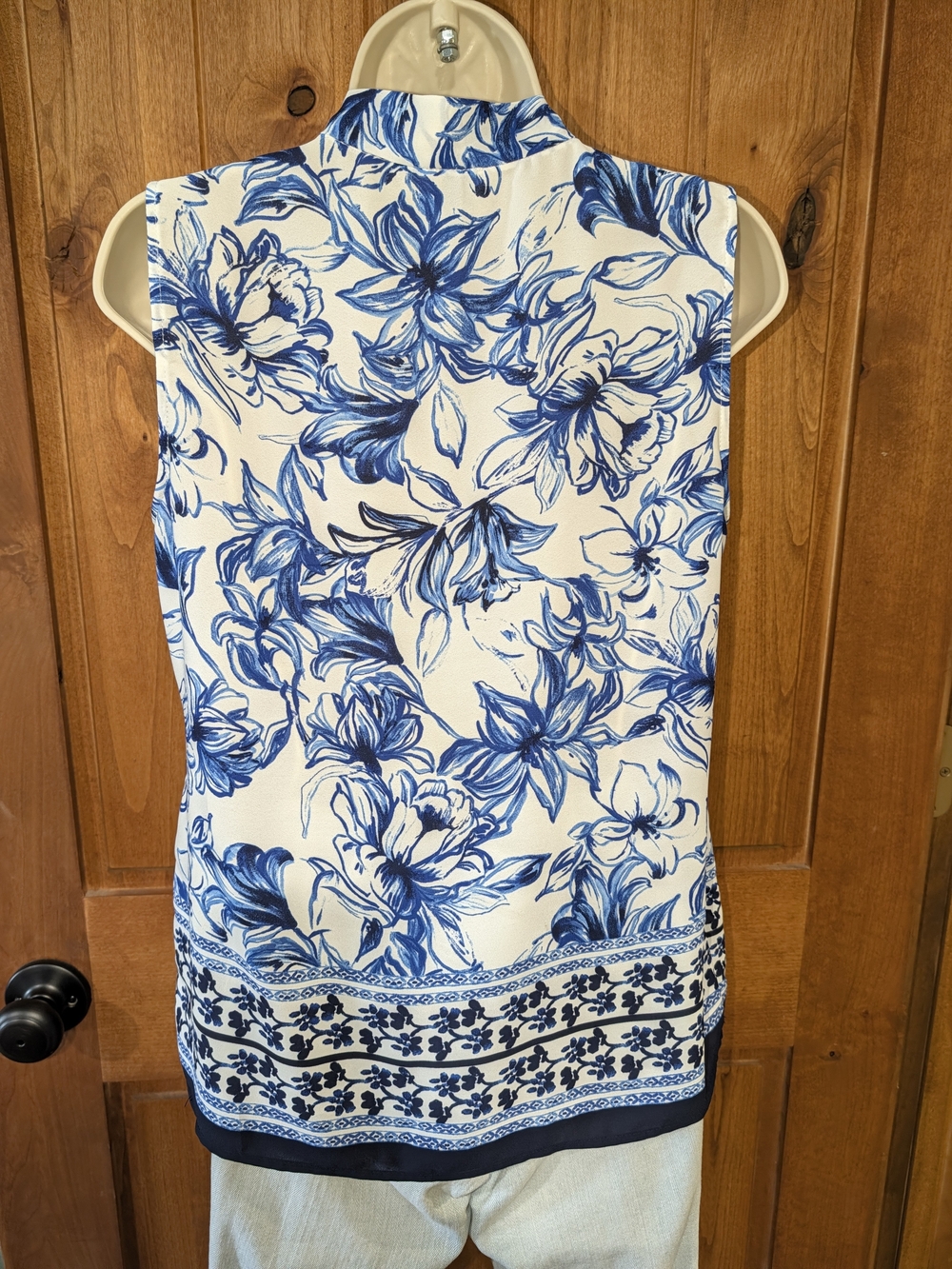Anne Klein Blue & White Floral Tie-Neck Sleeveless Blouse - Picture 4 of 6